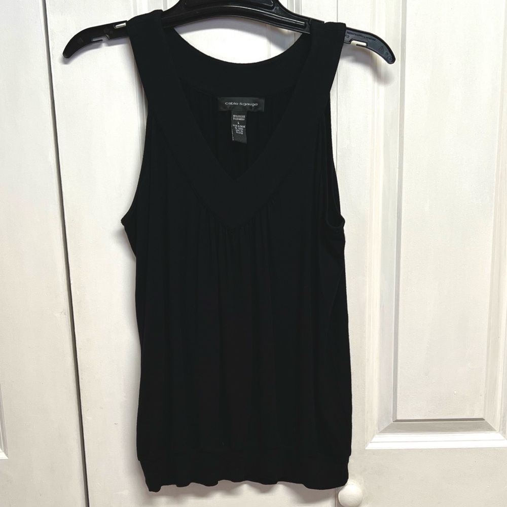 Cable & Gauge Black V-Neck Sleeveless Tank Size L